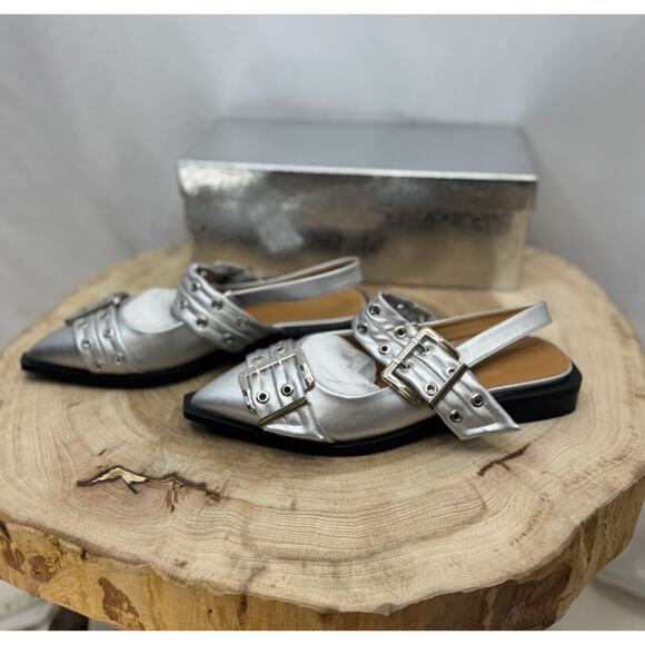 NWT Women’s Silver Metallic Buckle Strap Flats, Size 7 - Picture 2 of 12